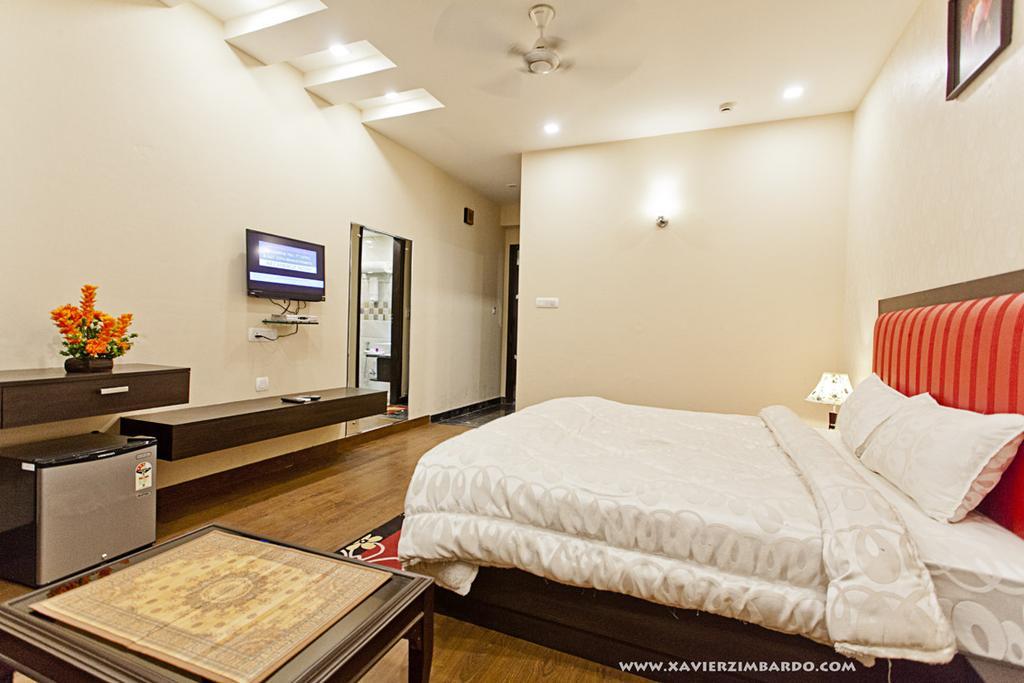 Hotel Krishna International Vrindāvan Dış mekan fotoğraf