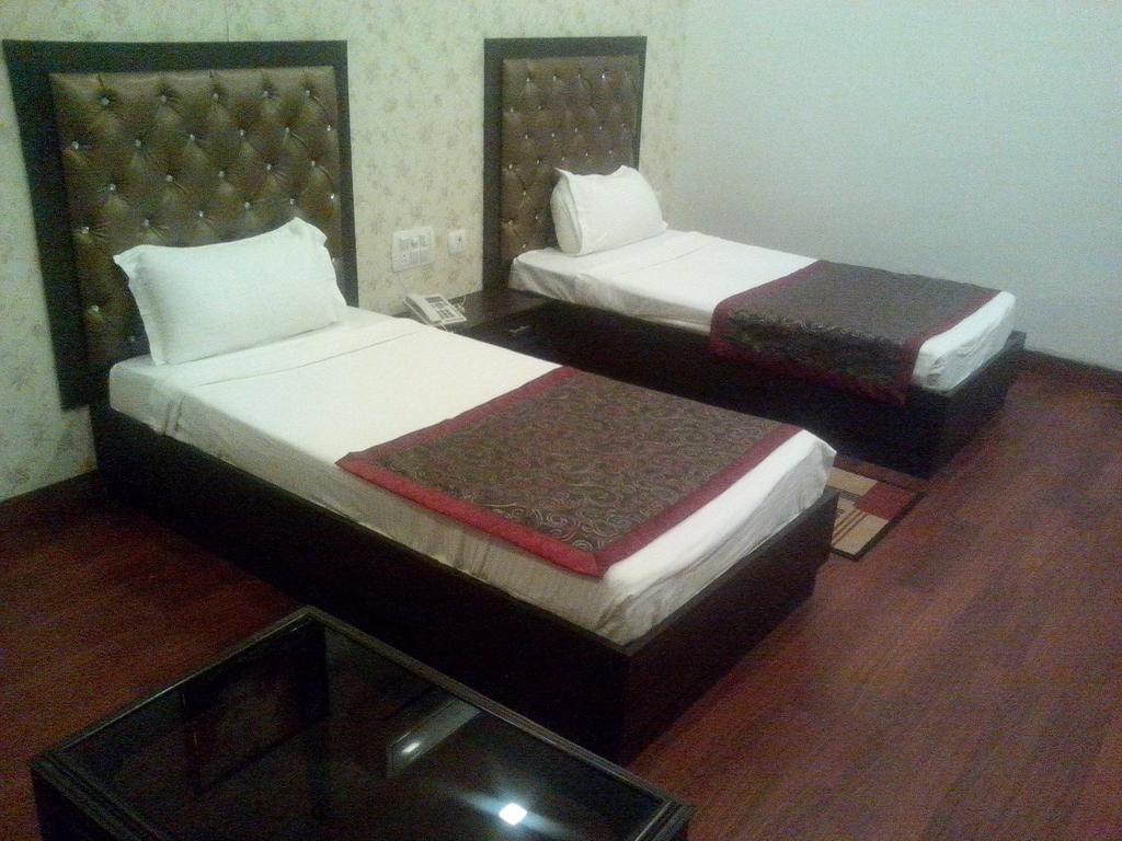 Hotel Krishna International Vrindāvan Oda fotoğraf