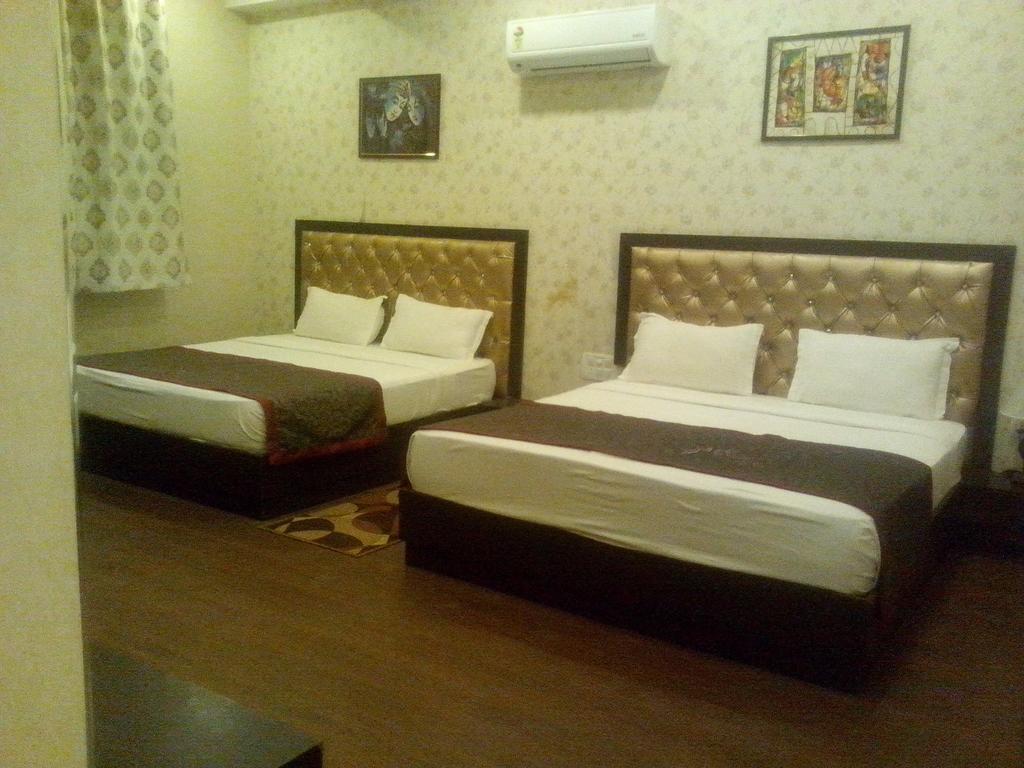 Hotel Krishna International Vrindāvan Oda fotoğraf