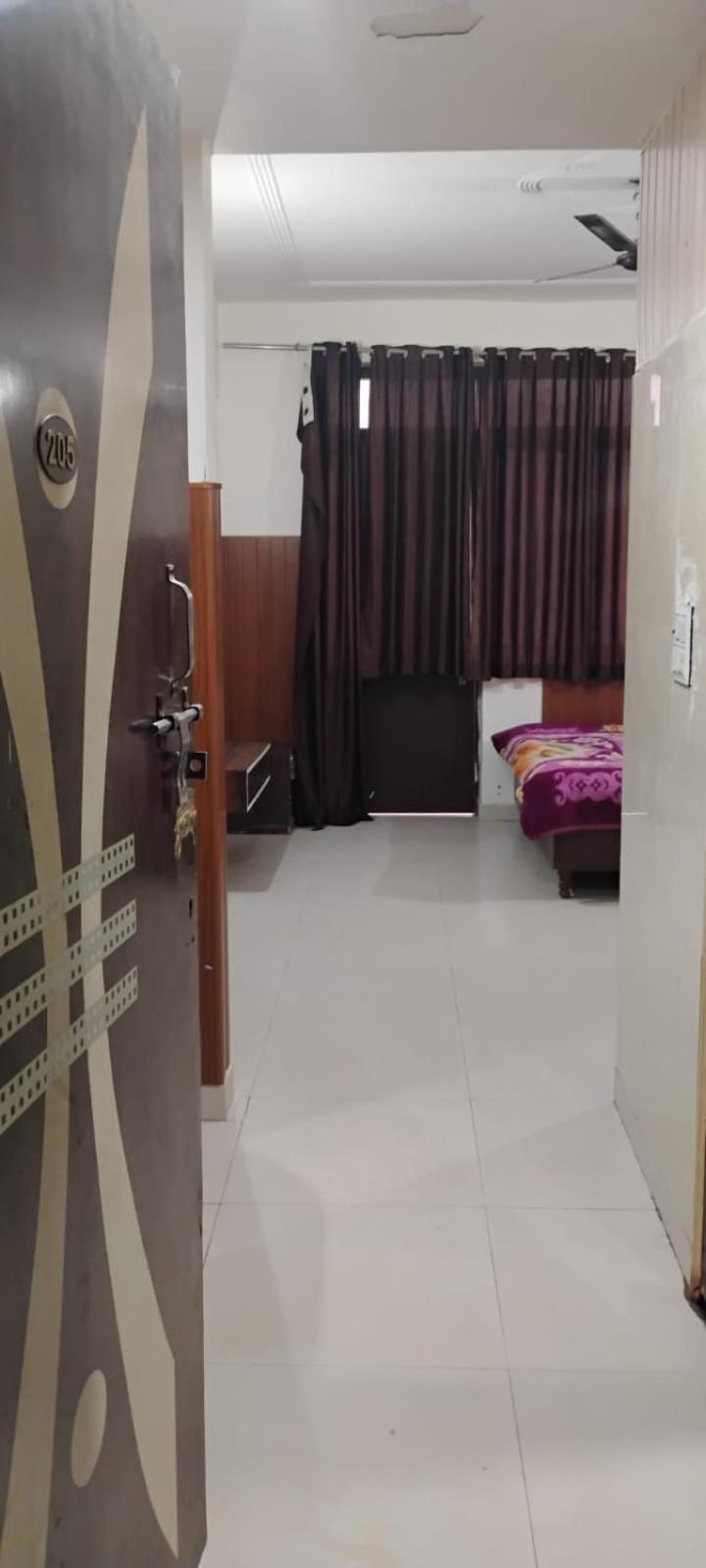 Hotel Krishna International Vrindāvan Dış mekan fotoğraf
